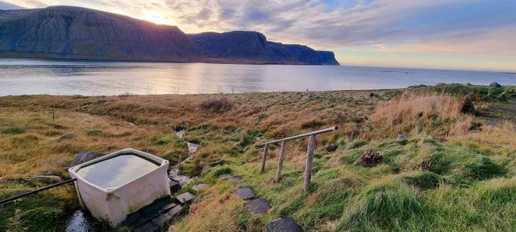Kirkjubraut - Church Street Villa Talknafjordur Buitenkant foto