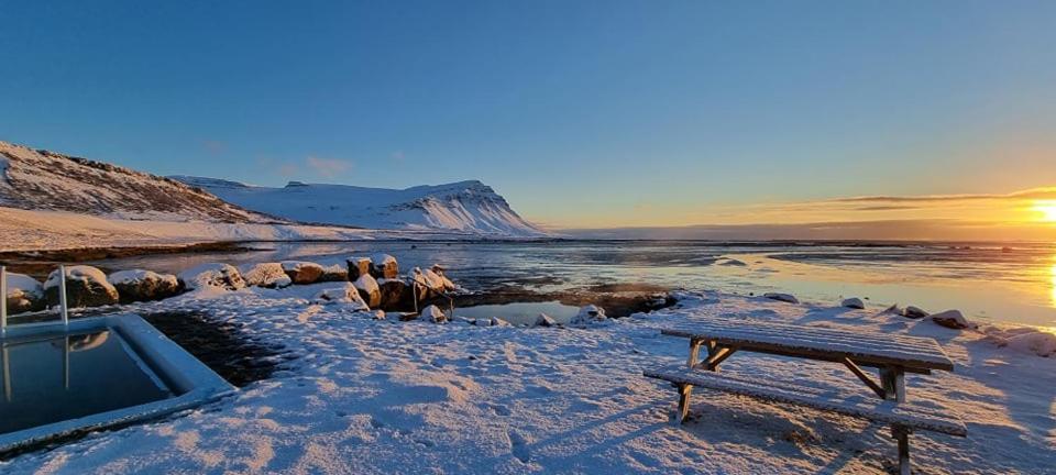 Kirkjubraut - Church Street Villa Talknafjordur Buitenkant foto